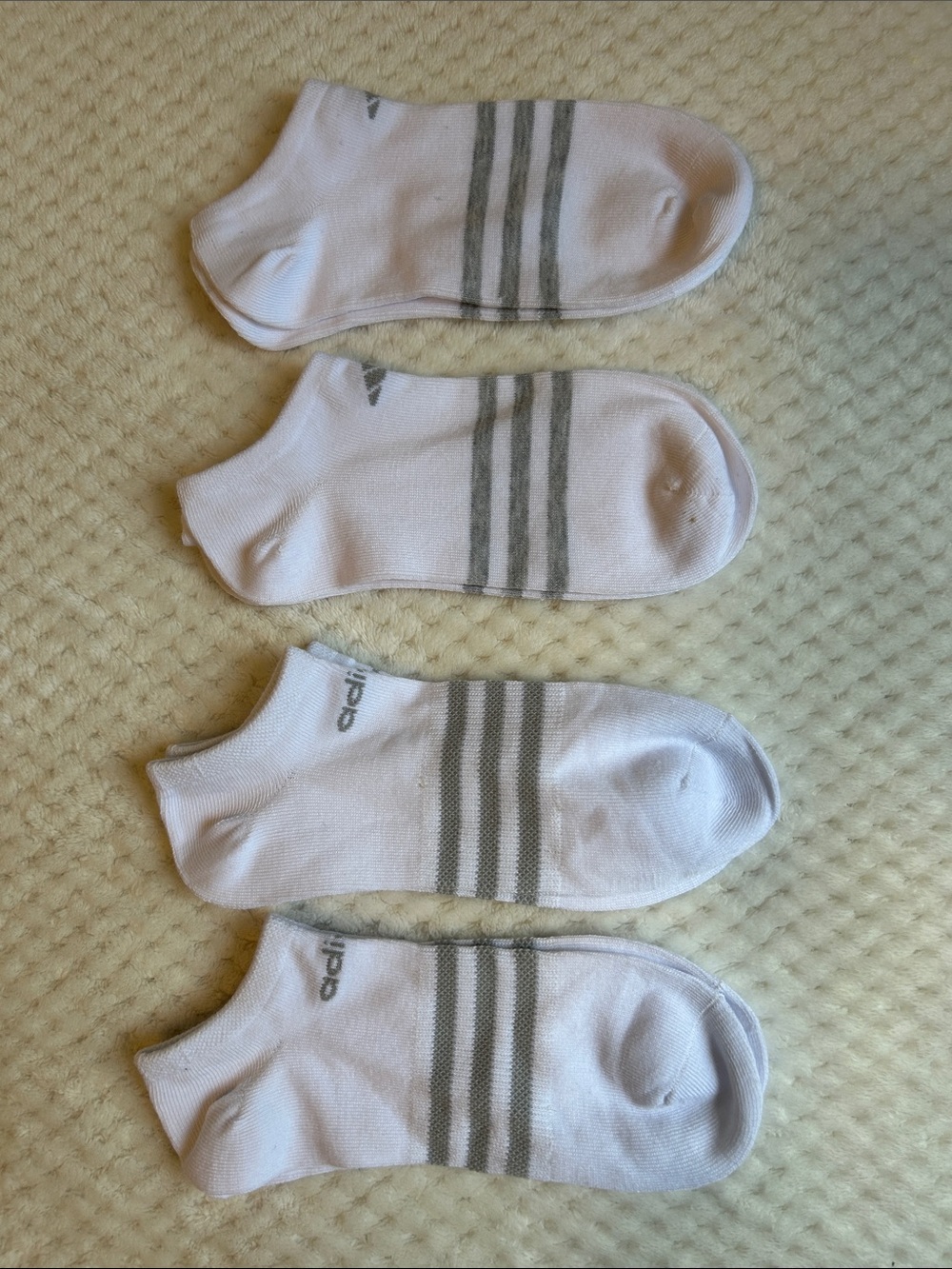NWOT Adidas White Low-Cut Athletic Socks With Gray Stripes - 4 Pairs Medium